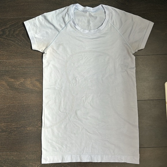LULULEMON SWIFTLY TECH TOP. - Picture 2 of 7